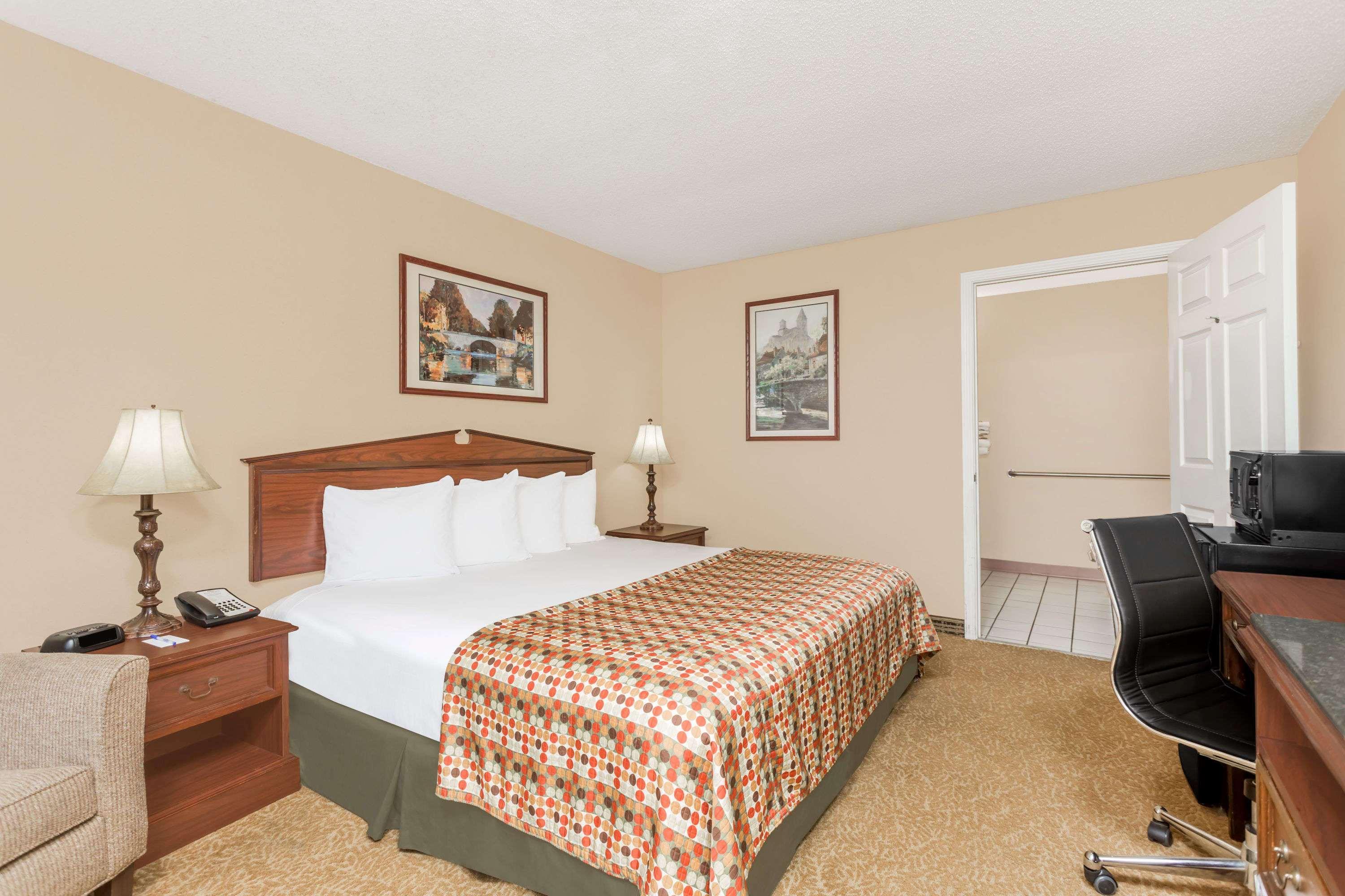 Baymont By Wyndham Clemson 2*